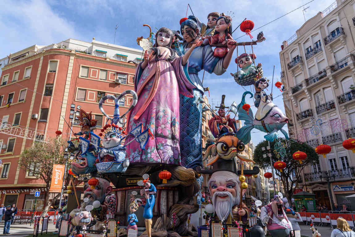 Valencia - fallas 2023 - 5 premio - falla Sueca-Literato Azorín - Crisistunidad ¿Asia on anem! 03.jpg